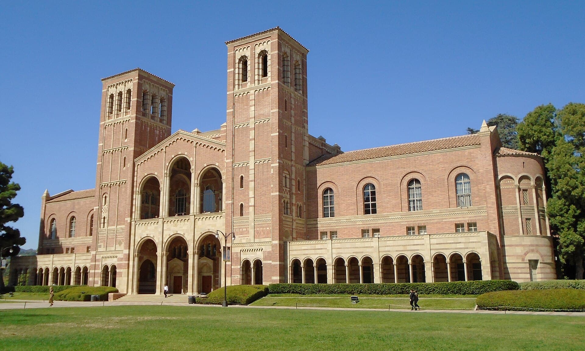 University of California Los Angeles campus · 2019 UCLA Royce Hall 2.jpg