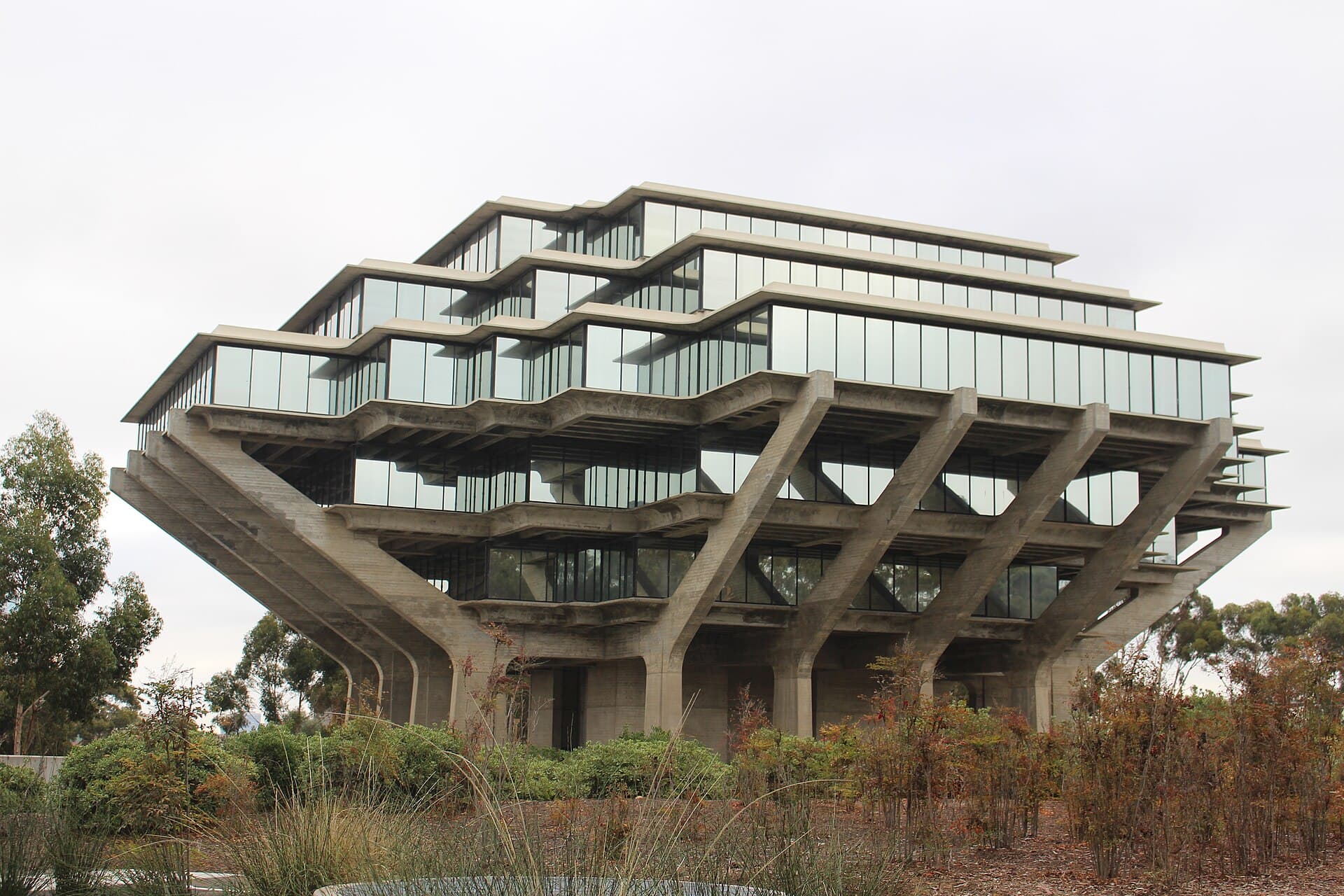 University of California San Diego campus · Geisel Library, UCSD, October 2016.jpg