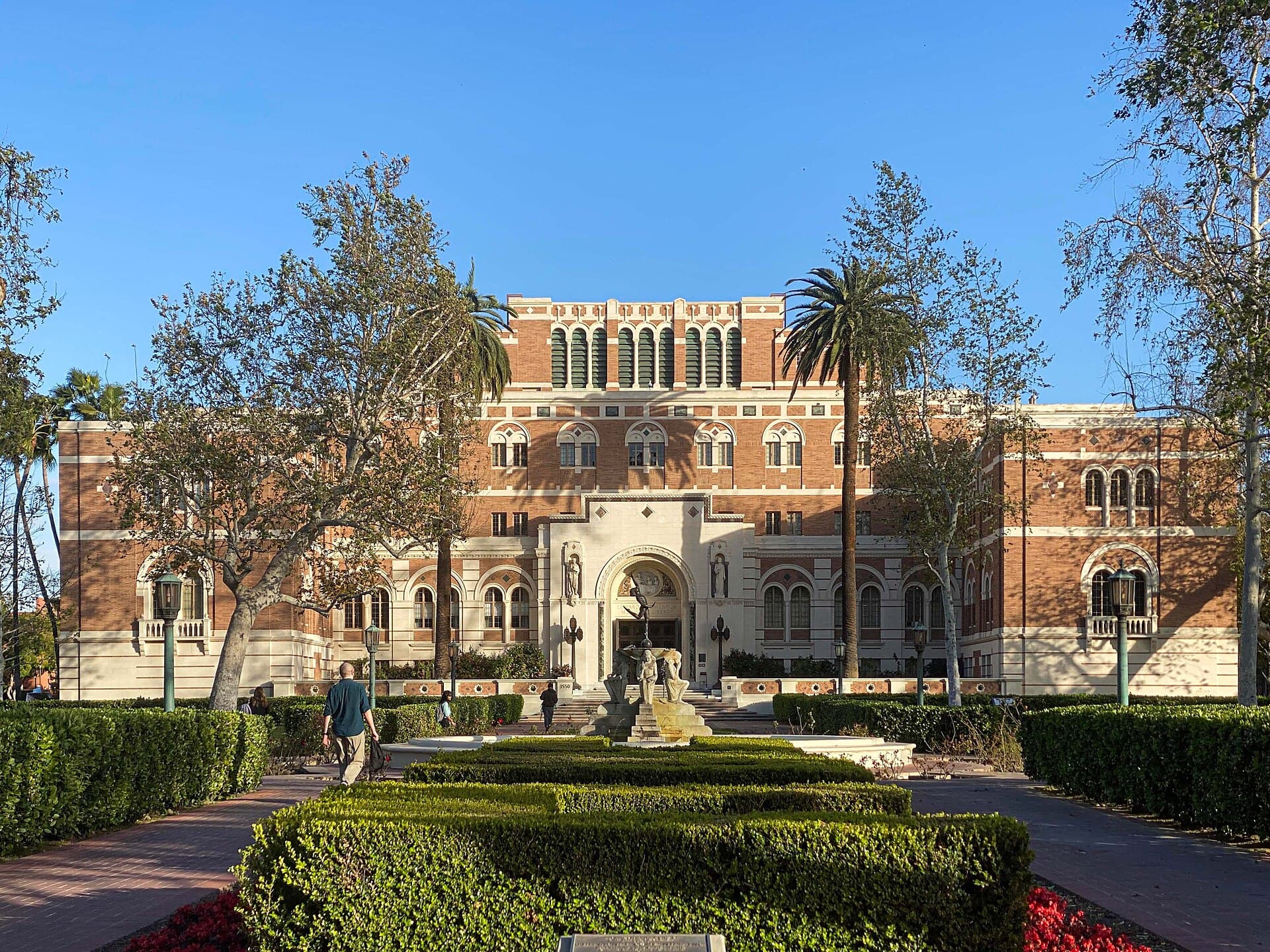 University of Southern California campus · Doheny Memorial Library of USC.jpg