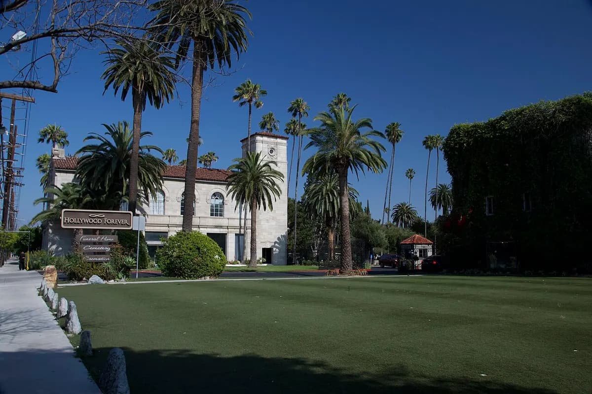 Entrance lawn of Hollywood Forever Cemetery