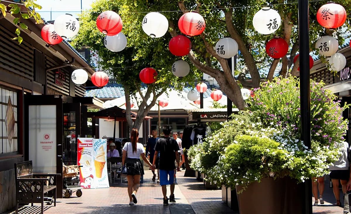 Paper lanterns in Japanese Village Plaza, Little Tokyo