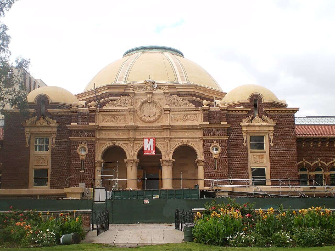 natural history museum — The Natural History Museum — in Exposition Park.

Beaux-Arts style facade and domes, in garden setting.
Located at 900 Exposition Boulevard, central Los Angeles, Southern California.