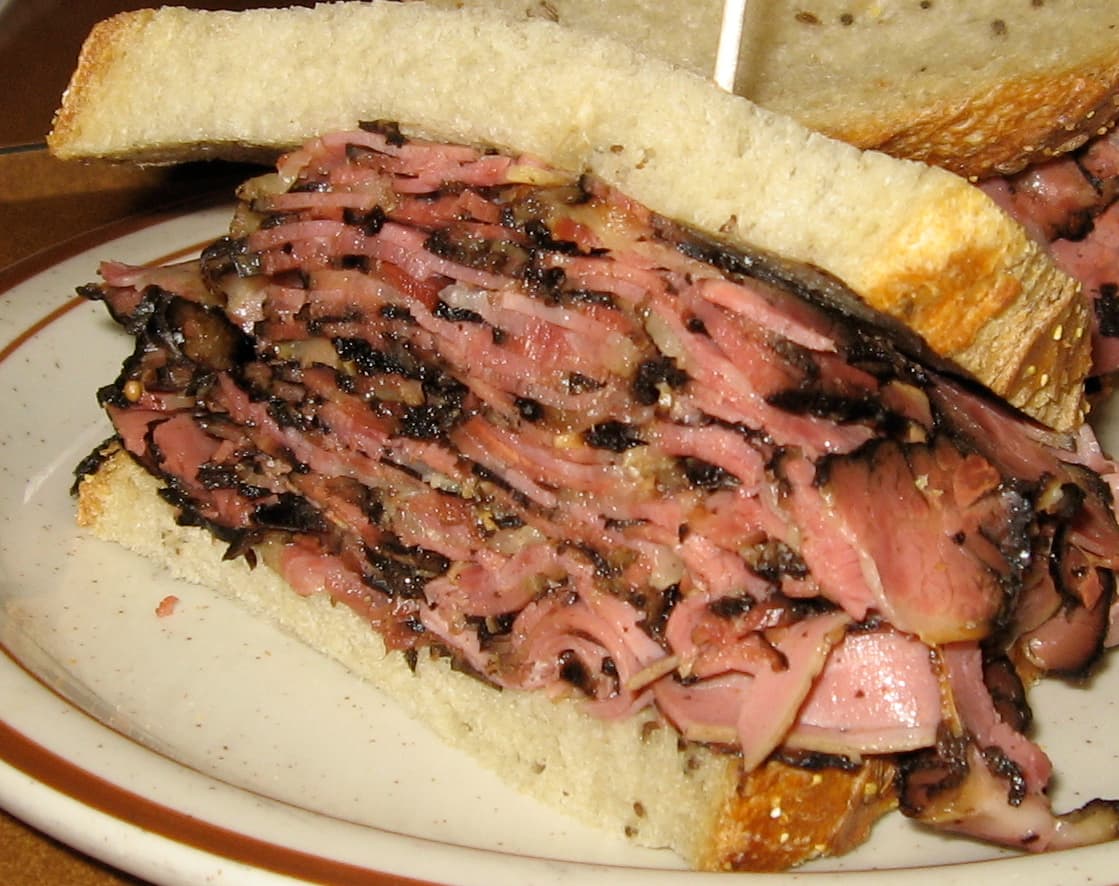 Pastrami sandwich (Wikimedia Commons)