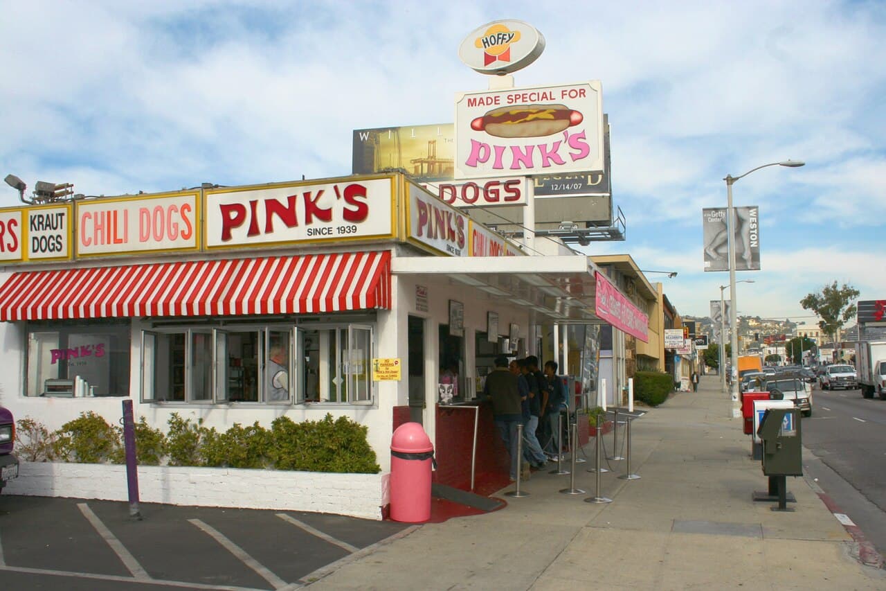 Pink's Hot Dogs (Wikimedia Commons)